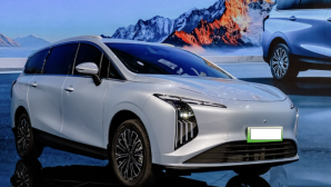 MPV gia đình 6 chỗ mới: Giá rẻ 348 triệu, phạm vi 510 km, chạy điện, ‘xử đẹp’ Toyota Innova Cross