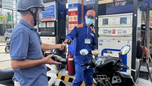 Giá xăng dầu hôm nay 11/9: Dầu diesel tăng cao, xăng E10 và RON 92 cách đáy hơn 4.500 đồng, giá lăn bánh VinFast VF 5