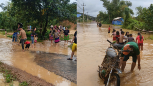Mưa lớn gây cảnh tượng chưa từng thấy ở Lâm Đồng: Nước ngập 1 mét, 1.000 học sinh phải tạm nghỉ học