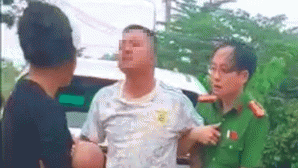Nguồn cơn vụ người đàn ông ngang nhiên cầm dao rượt đuổi người trên đường bị cảnh sát 113 phát hiện