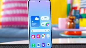 Giá Galaxy A57 giảm thủng sàn, vua Android tầm trung nổi trội hơn cả iPhone 17e, ngang cơ iPhone 17