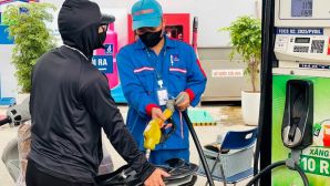 Giá xăng dầu hôm nay 17/9: Xăng E10 RON 95 ‘xa bờ’, E5 RON 92 tăng thêm hơn 2.000 đồng/lít? Giá lăn bánh VinFast VF 3