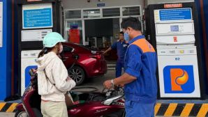 Giá xăng dầu tối 16/9: E5 RON 92 không còn xa đỉnh, E10 RON 95 vượt mốc 26.000 đồng/lít? Bảng giá đầy bình các mẫu xe số