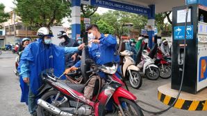 Giá xăng dầu chiều 17/9: E10 RON 95 và E5 RON 92 cao hiếm thấy, dầu diesel tăng 1.460 đồng, giá đầy bình xe ga 150-160cc