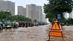 Hà Nội tiếp tục mưa lớn trưa 17/9, cảnh báo dông lốc và ngập úng