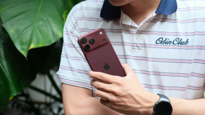 Trải nghiệm iPhone 18 Đỏ Burgundy: Dễ bám vân tay, có nên lên đời?