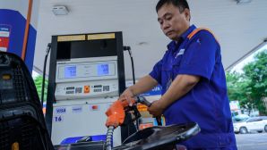 Giá xăng dầu chiều 21/9: Dầu diesel hơn 29.900 đồng/lít, E5 RON 92 và E10 RON 95 sắp về đáy? Giá đầy bình ô tô Toyota