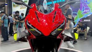 Choáng với QJMOTOR SRK 421S: 4 xi-lanh 421cc, đồ hiệu Brembo, Marzocchi, giá chưa tới 120 triệu