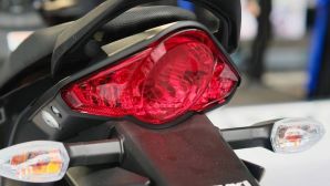 Suzuki chính thức ra mắt ‘huyền thoại côn tay’ 150cc mới giá 52 triệu đồng: Khác biệt Honda Winner R