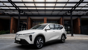 VinFast Limo Green giữ ‘ngôi vương’ MPV, Innova Cross và Mitsubishi Xpander bám đuổi quyết liệt
