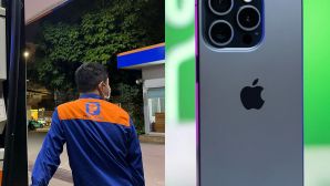 Giá xăng dầu hôm nay 26/9: Xăng E10 còn cách đỉnh gần 5.000 đồng, iPhone 15 có còn nên mua?