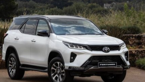 Toyota Fortuner thế hệ mới lộ diện trên đường phố: Nâng cấp mạnh, Ford Everest và CX-8 ‘toát mồ hôi’