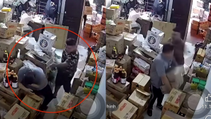 Diễn biến mới vụ nhân viên kho hàng bị đánh gãy xương mũi và gò má vì va vào chân
