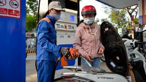 Giá xăng dầu trưa 27/9: E10 RON 95 và E5 RON 92 triển vọng về 21.000 đồng/lít từ tuần tới? Giá đầy bình xe ga 150-160cc