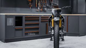 Yamaha Tenere 700 lột xác thành xe đua YZ450F: Giảm gần 50 kg, nhìn như xe đua nhà máy