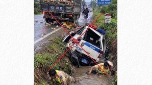 Thực hư hình ảnh CSGT gặp nạn dưới mương nước: Cả xe và người rơi xuống mương