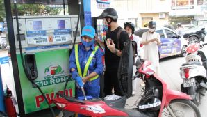 Giá xăng dầu trưa 1/10: Dầu diesel sắp rẻ, E10 và RON 92 có khả năng về 20.000 đồng/lít từ chiều nay? Giá đầy đình xe số