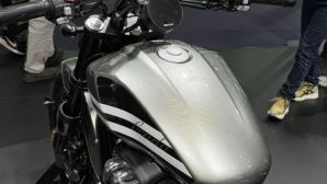 ‘Vua côn tay’ mới ra mắt: Động cơ khỏe hơn Yamaha Exciter, ABS 2 kênh và TCS ăn đứt Honda Winner R, giá 59,5 triệu đồng