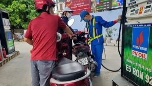 Giá xăng dầu tối 5/10: RON 92 cách đỉnh hơn 3.500 đồng, E10 RON 95 có khả năng xuống 21.000 đồng/lít? Giá đầy bình xe số