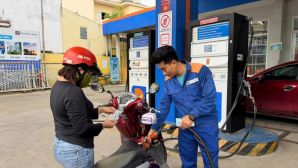 Giá xăng dầu trưa 5/10: Dầu tụt ‘cắm đầu’, E5 RON 92 và E10 RON 95 tuần này về 20.000 đồng/lít? Giá đầy bình ô tô Toyota