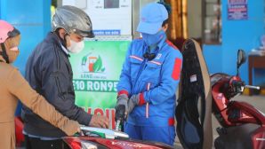 Giá xăng dầu trưa 6/10: Cắt đà tăng, RON 92 và E10 RON 95 kỳ tới có thể về 20.000 đồng/lít? Giá đầy bình xe ga 150-160cc