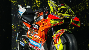 'Đôi cánh' VR46 chính thức xuất hiện tại MotoGP Indonesia: Ducati số 49 khoác áo mới cực chiến