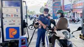 Giá xăng dầu tối nay 7/10: Xăng E5 RON 92 hơn 26.000 đồng/lít, E10 RON 95 nhỉnh 27.000 đồng/lít, bảng giá đầy bình xe số