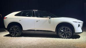 Mazda chính thức ra mắt mẫu SUV 5 chỗ đẹp long lanh giá 970 triệu đồng: Thiết kế sang hơn Mazda CX-5