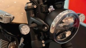 Cận cảnh Triumph Bonneville T40 lộ diện: 'Bonneville một máy' khiến BSA và Royal Enfield phải dè chừng