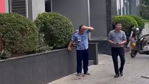 Tìm ra người làm thanh sắt rơi từ tầng cao trúng đầu nam bảo vệ ở Hà Nội, nguồn cơn thế nào?