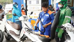 Giá xăng dầu trưa 12/10: Sau 6 kỳ tăng, RON 92 và E10 RON 95 kỳ tới có khả năng giảm về mức rẻ? Giá đầy bình xe ga 125cc