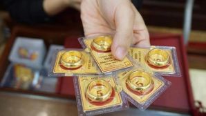 Giá vàng nhẫn trơn, vàng miếng 9999 hôm nay 13/10: Tiếp tục giảm, người mua từ đỉnh vẫn lỗ 50 triệu đồng/lượng