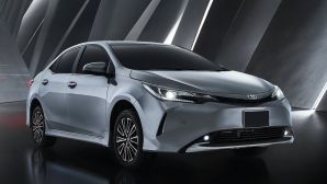 Toyota chính thức ra mắt mẫu sedan hạng C đẹp long lanh giá 589 triệu đồng: Thiết kế sang hơn Mazda 3 và Kia K3