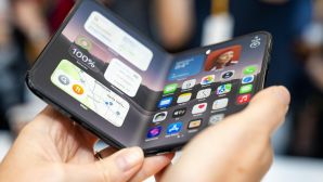 iPhone Duo hư màn hình: Sửa làm gì cho mệt, để tiền đó đập hộp iPhone mới luôn!