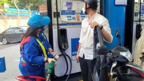 Giá xăng dầu chiều 16/10: RON 92 và E10 RON 95 đều giảm sâu, dầu diesel còn cách đáy 7.930 đồng, giá đầy bình ô tô Honda