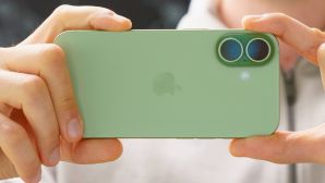 iPhone 18 bản thường sắp đi vào sản xuất hàng loạt nhưng sang năm mới đến tay người dùng