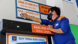 Giá xăng dầu sáng 18/10: Diesel bay màu 16.000 đồng từ đỉnh, E10 RON95 và E5 RON92 giảm mạnh, giá đầy bình xe máy Yamaha