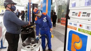 Giá xăng dầu tối nay 17/10: E5 RON 92 và E10 RON 95 ồ ạt giảm, dầu diesel rẻ hơn cả tuần trước, giá đầy bình xe ga 110cc
