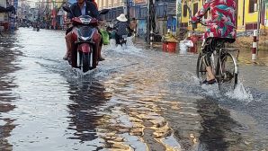 Triều cường dâng cao: Xe máy điện tưởng chống nước tốt vẫn có thể hỏng nặng nếu mắc 5 sai lầm này