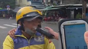 Tài xế xe công nghệ có nồng độ cồn kịch khung vẫn chở khách bình thường ở TPHCM