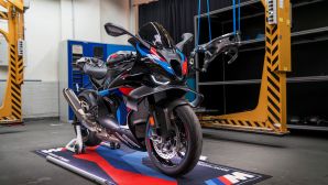 BMW M 1000 RR 2027 lộ bài nâng cấp: Khung sườn mỏng hơn 30%, quyết đấu trên từng góc cua