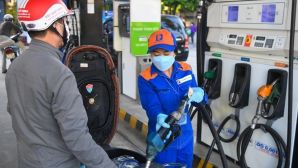 Giá xăng dầu hôm nay 24/10: E10 RON 95 và E5 RON 92 liên tiếp giảm sâu, còn cách đáy bao nhiêu? Giá đầy bình ô tô Honda