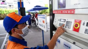 Giá xăng dầu sáng nay 25/10: E10 RON95 và E5 RON92 an toàn trong ngưỡng rẻ, Diesel cực bèo? Giá đầy bình xe máy Piaggio