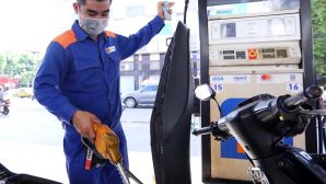 Giá xăng dầu sáng nay 25/10: E10 RON95 và E5 RON92 đã giảm về sát đáy, Diesel vẫn rẻ như bèo? Giá đầy bình xe máy Yamaha