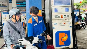 Giá xăng dầu sáng nay 25/10: E10 RON95 và E5 RON92 lùi về mốc cực rẻ bèo, Diesel chờ giảm sâu? Giá đầy bình xe máy Honda