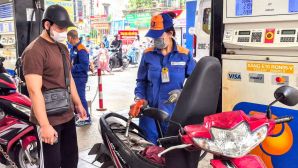 Giá xăng dầu trưa nay 24/10: E10 RON 95 và E5 RON 92 mạnh 2 kỳ liền, còn cách đáy bao nhiêu? Giá đầy bình xe ga 125cc