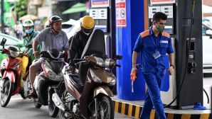 Giá xăng dầu sáng nay 26/10: E10 RON95 và E5 RON92 đã giảm về rất gần đáy, Diesel rẻ như bèo? Giá đầy bình xe máy Honda