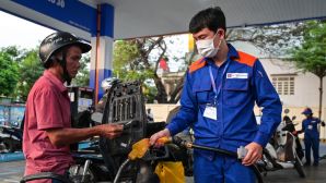 Giá xăng dầu chiều 28/10: E5 RON 92 và E10 RON 95 dồn dập giảm mạnh, dầu diesel ‘rẻ như bún’, giá đầy bình ô tô Honda