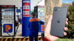 Giá xăng dầu hôm nay 31/10: Dầu Diesel rẻ hơn đỉnh gần 14.600 đồng, E10 vẫn neo mức rẻ, iPhone 16e rẻ bèo