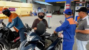 Giá xăng dầu trưa 31/10: E10 RON 95 vẫn rẻ, RON 92 nhỉnh hơn chút ít, dầu cách đỉnh 14.500 đồng, giá đầy bình ô tô Honda